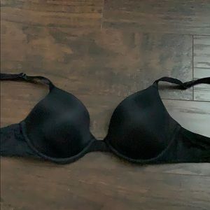 32A black Vs PINK t-shirt bra